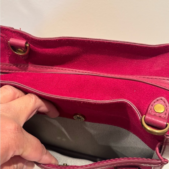 Fossil Raspberry Shoulder Bag - Picture 6 of 9